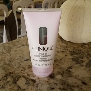 Clinique rinse-off Foaming Cleanser